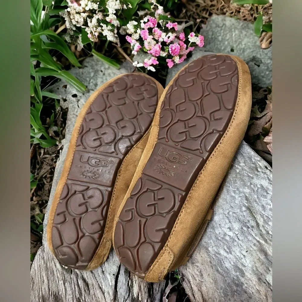 🔥🔥UGG Dakota Moccasin Slipper Water Resistant Slip on Size 6